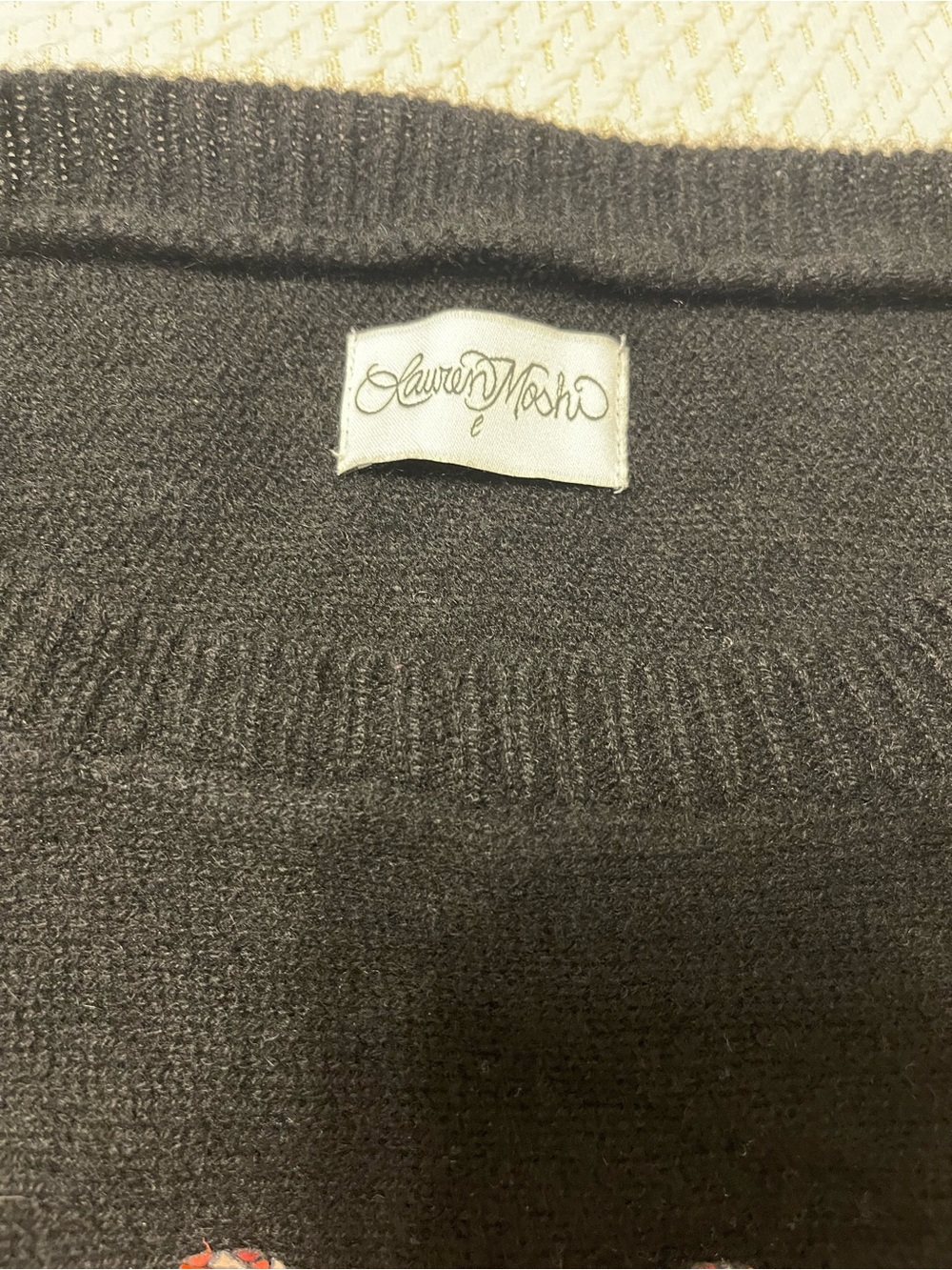 Lauren Moshi Black Cashmere Crewneck Sweater with Ruby Red Lip Motif - Picture 4 of 8